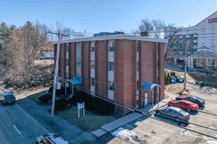 440 Totten Pond Rd, Waltham MA - Bar