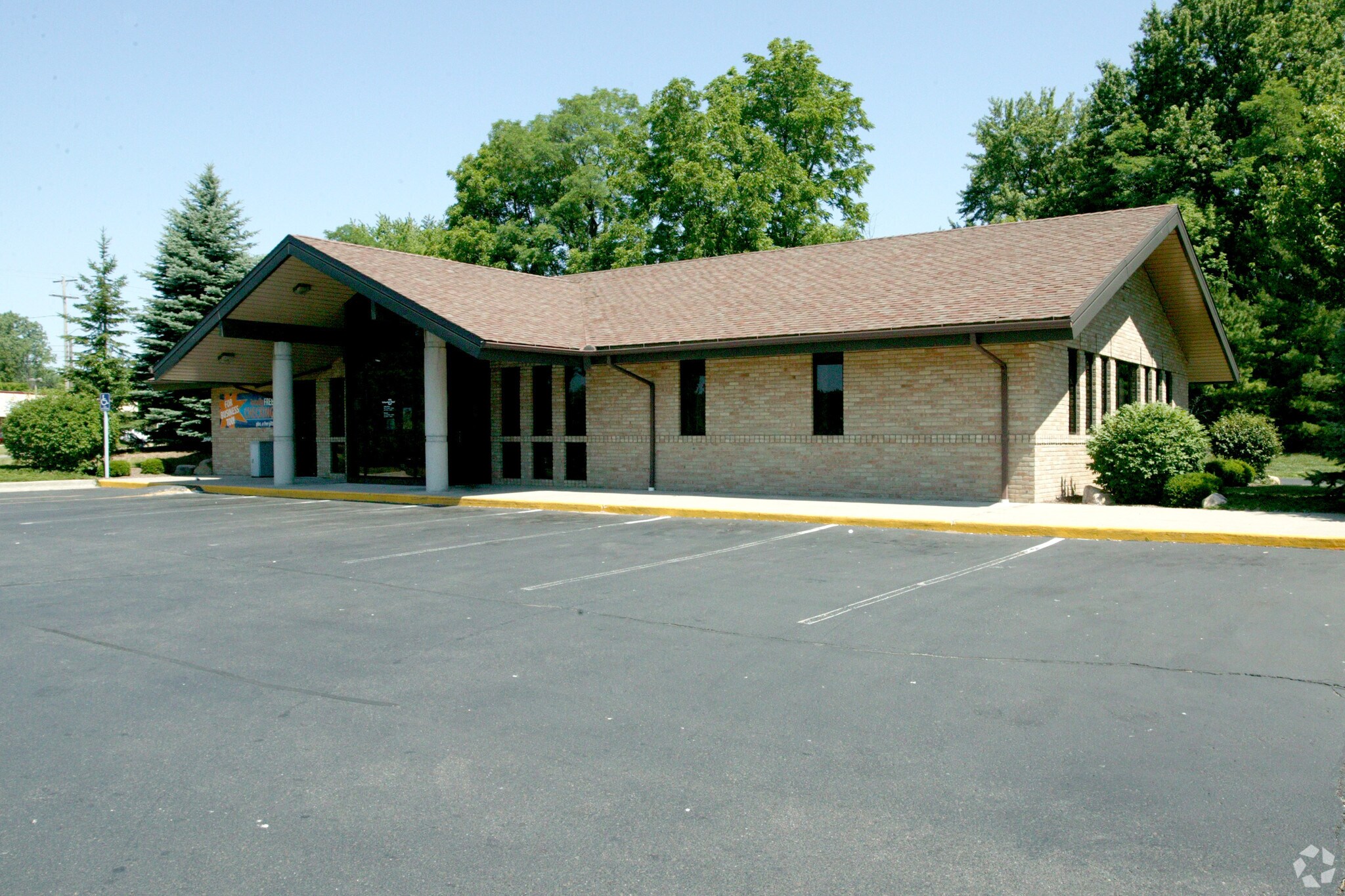 1001 E Columbia Ave, Battle Creek, MI for sale Primary Photo- Image 1 of 4