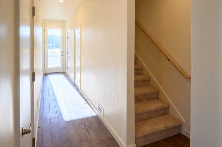 1315 Pinkard, Prineville, OR for sale - Building Photo - Image 3 of 17