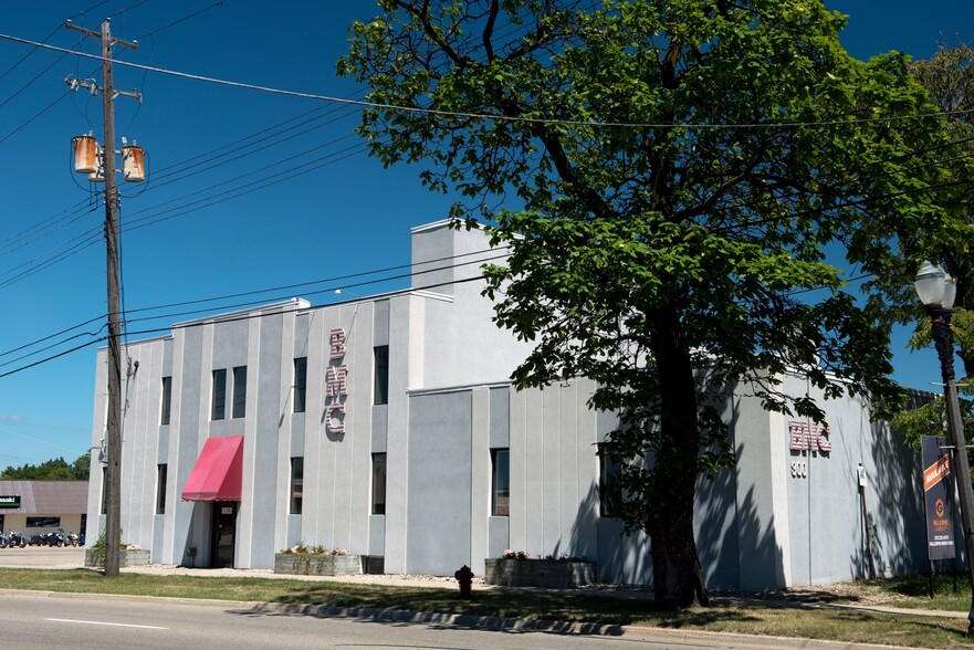 300 N Larch St, Lansing, MI for lease - Building Photo - Image 2 of 2