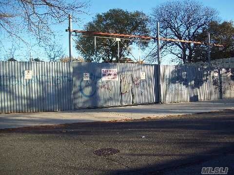 224-06 Merrick Blvd, Laurelton, NY for sale - Primary Photo - Image 1 of 1