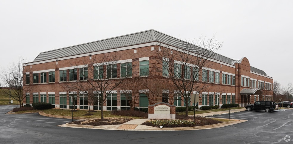 21351 Gentry Dr, Sterling, VA for lease - Primary Photo - Image 1 of 60