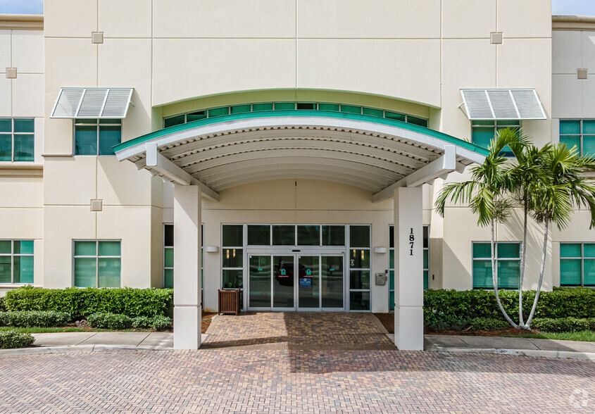 1871 SE Tiffany Ave, Port Saint Lucie, FL for lease - Building Photo - Image 3 of 7