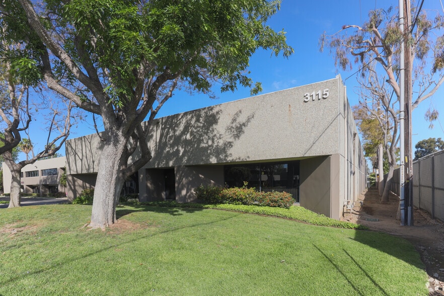 3115 Airway Ave, Costa Mesa, CA for lease - Building Photo - Image 2 of 9