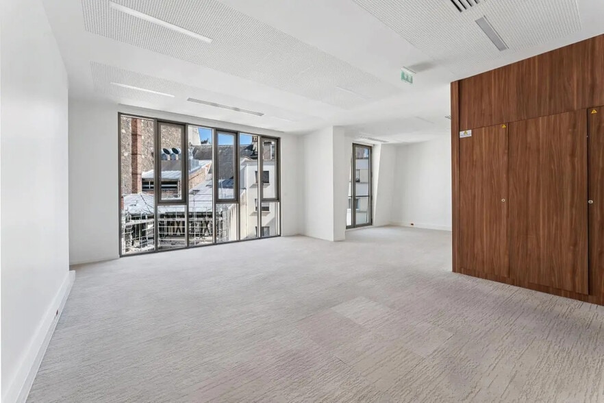 60 Rue Jouffroy D'Abbans, Paris for lease - Building Photo - Image 3 of 27