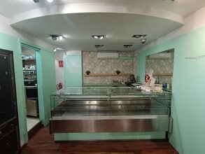 Retail in Barcelona, Barcelona for lease Interior Photo- Image 2 of 15