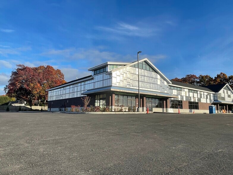 1500 Oaklawn Ave, Cranston, RI 02920