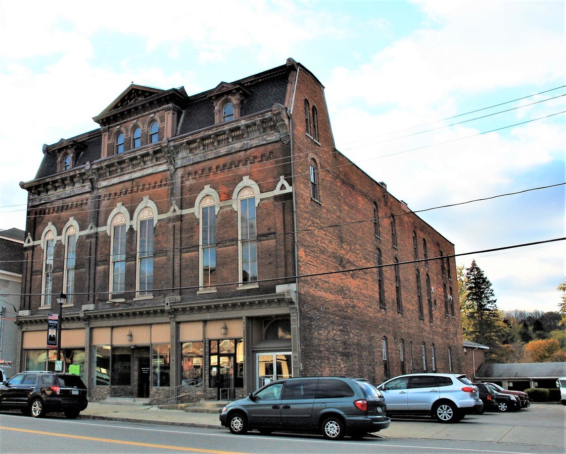 16 Exchange St, Attica, NY 14011