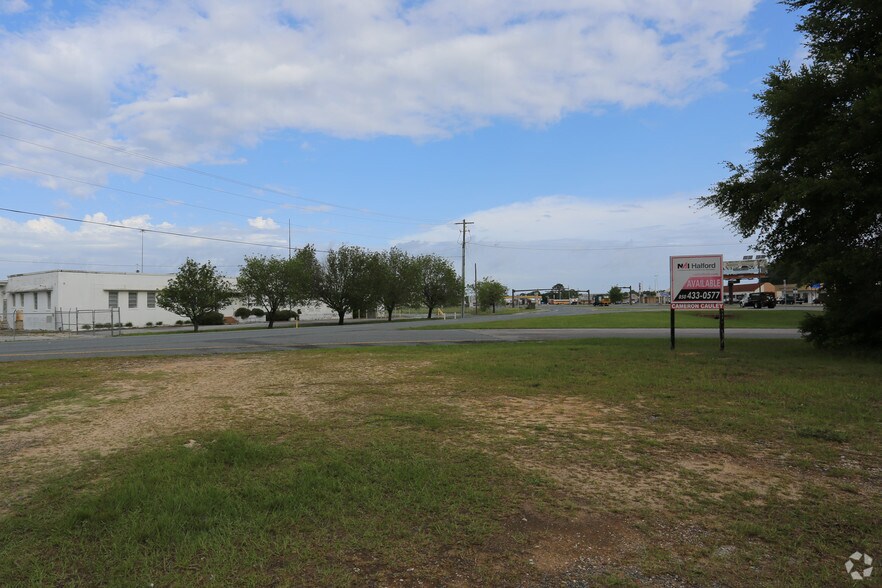 3499 Davis Hwy, Pensacola, FL 32503 | LoopNet