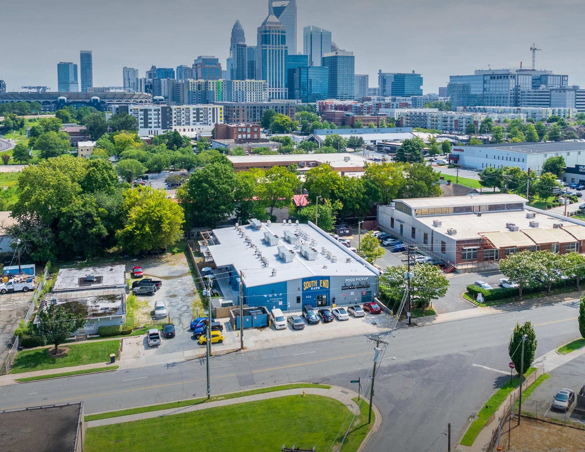 500 W Summit Ave, Charlotte, NC for lease Building Photo- Image 1 of 11