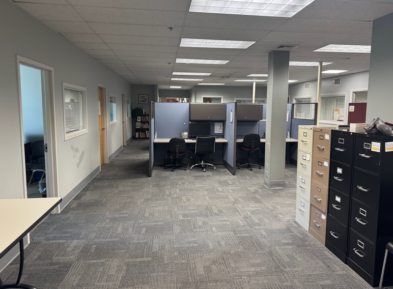 66 Industry Ave, Springfield, MA for lease - Building Photo - Image 2 of 6