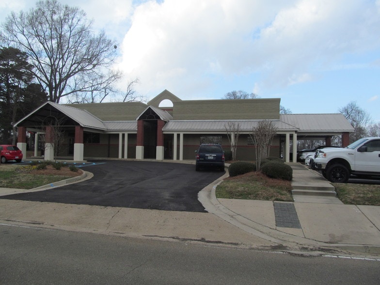 1012 Madison Ave, Madison, MS for lease - Building Photo - Image 1 of 2