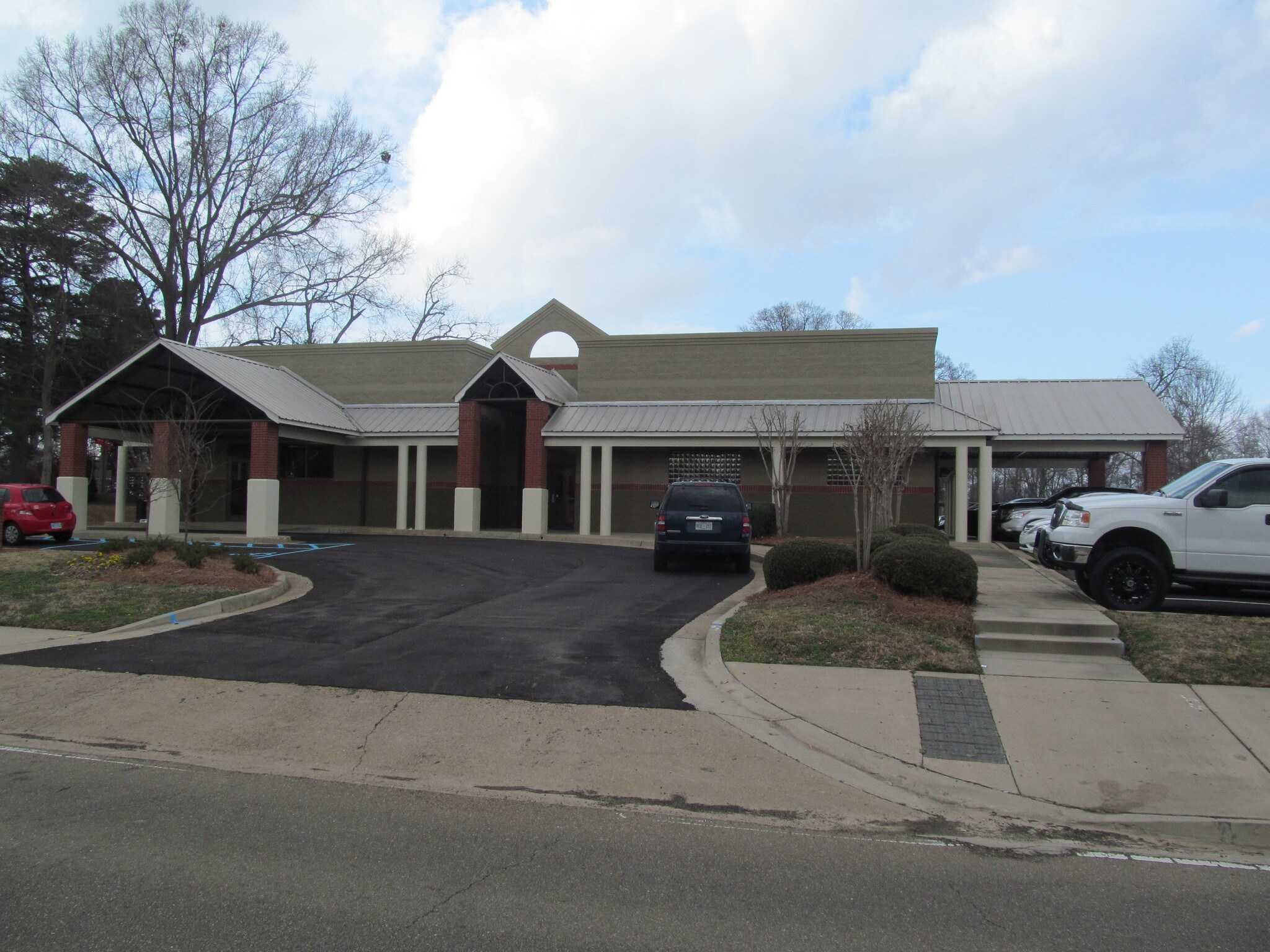 1012 Madison Ave, Madison, MS for lease Building Photo- Image 1 of 3