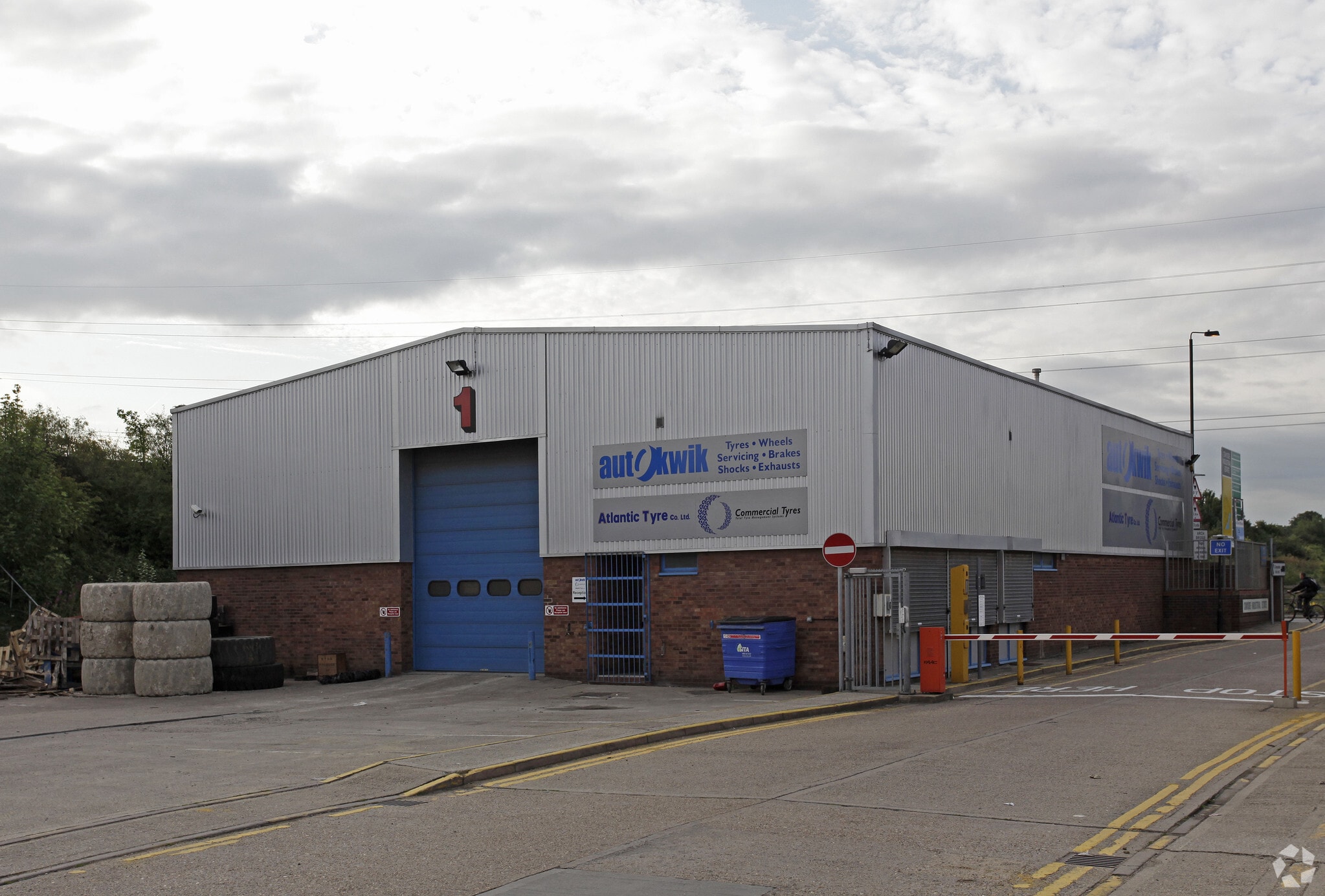 Thames Rd, Crayford for lease Primary Photo- Image 1 of 4