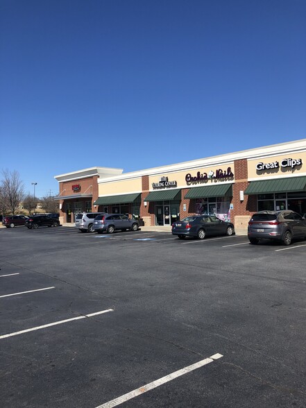926 NE Main St, Simpsonville, SC for lease - Building Photo - Image 3 of 7