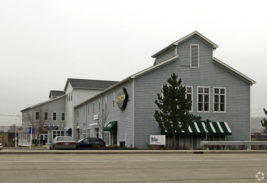 8111 Rockside Rd, Valley View, OH 44125