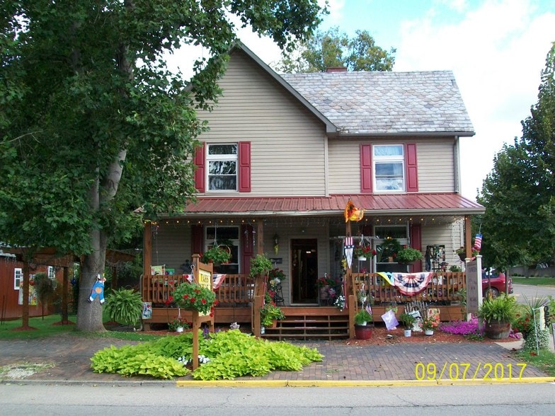 291 E Main St, McConnelsville, OH 43756