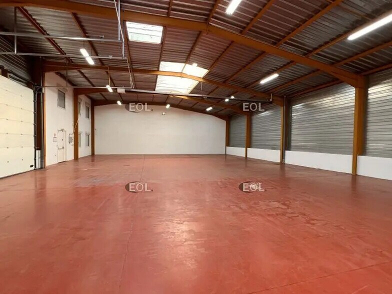 Flex in Vénissieux for lease - Building Photo - Image 3 of 16