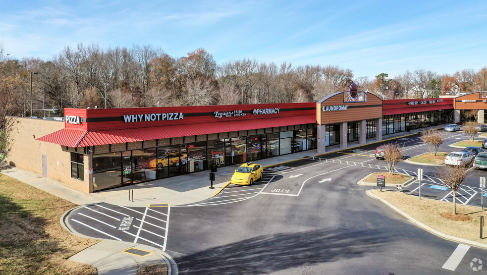 7006-7008 E WT Harris Blvd, Charlotte, NC for lease - Building Photo - Image 2 of 2