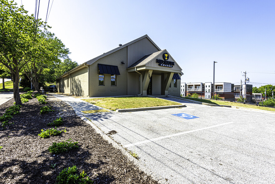 1665 N College Ave, Fayetteville, AR for sale - Building Photo - Image 3 of 9