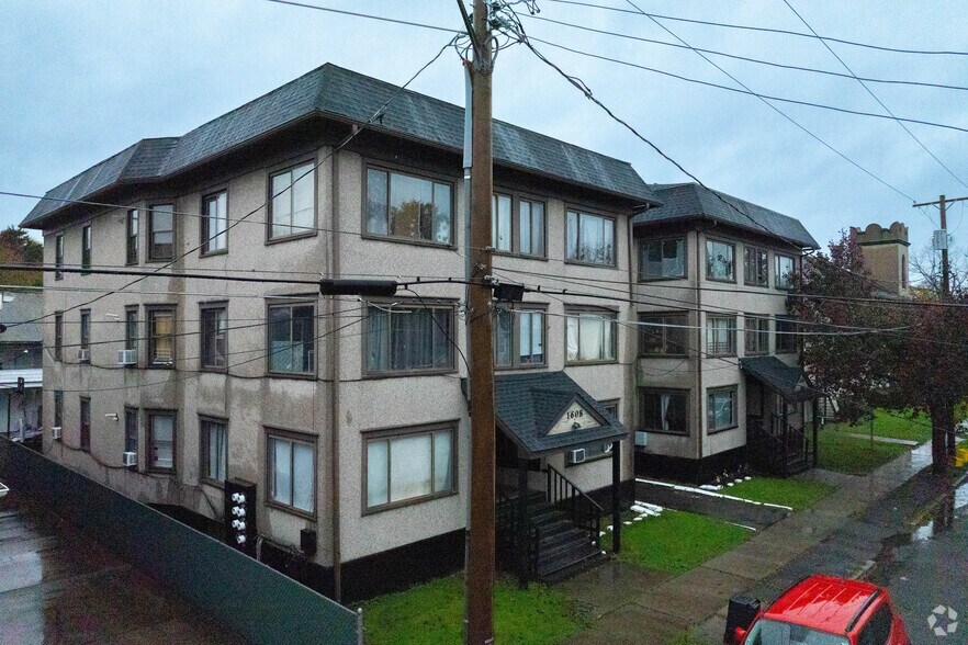 1608 Tracy St, Endicott, NY for sale - Primary Photo - Image 1 of 1