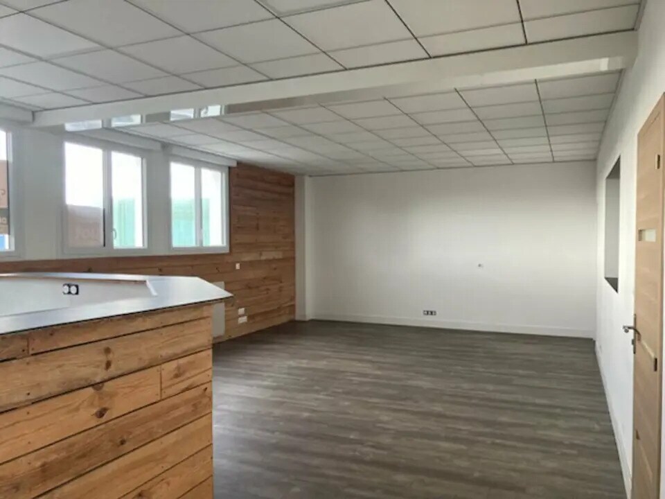Office in Concarneau for lease Interior Photo- Image 1 of 4