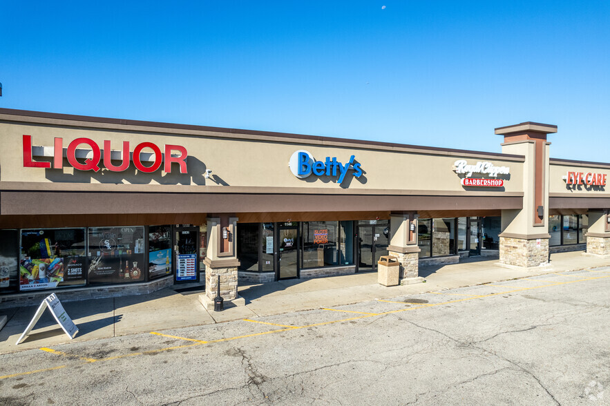 1090-1250 E Lake St, Hanover Park, IL for lease - Building Photo - Image 3 of 17