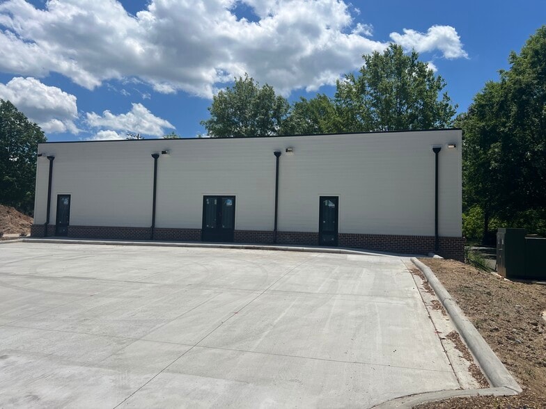 20733 Catawba, Cornelius, NC for sale - Building Photo - Image 3 of 5