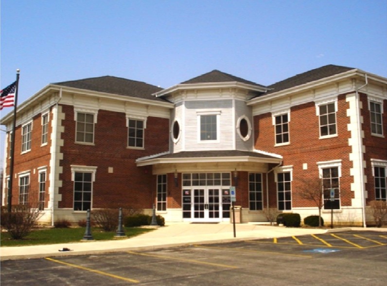 480 Center St, Grayslake, IL for lease - Building Photo - Image 1 of 16