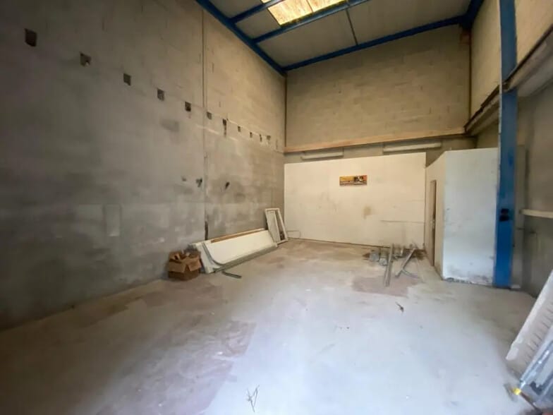 Flex in Saint-Genis-Laval for sale - Interior Photo - Image 2 of 3