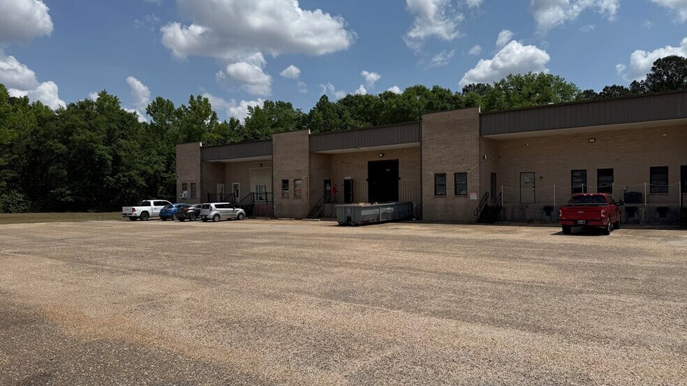1768 Industrial Rd, Dothan, AL for sale - Building Photo - Image 2 of 9