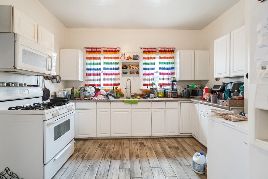 1309 N Edgemont St, Los Angeles, CA for sale - Interior Photo - Image 3 of 14