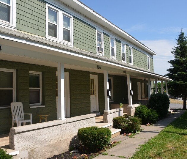 116 Woodside Dr, Newark, NY for sale - Primary Photo - Image 1 of 1