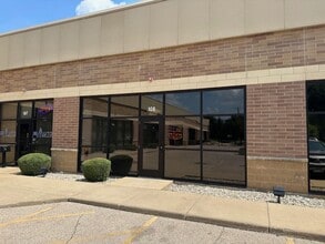 9114 Virginia Rd, Lake In The Hills, IL for lease Interior Photo- Image 2 of 7