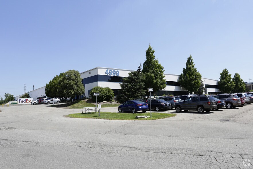 4999 36th St SE, Grand Rapids, MI for sale - Primary Photo - Image 1 of 1