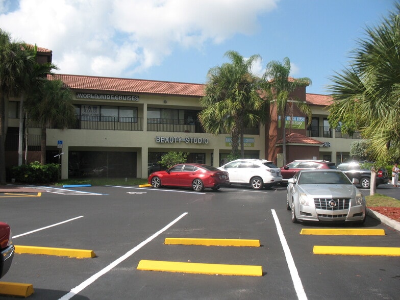 8001-8085 W McNab Rd, Tamarac, FL for lease - Building Photo - Image 3 of 12