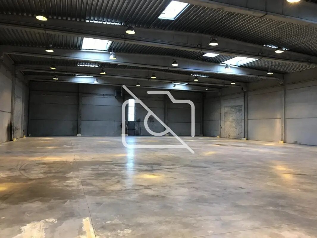 Industrial in Chilly-Mazarin for lease Interior Photo- Image 1 of 9