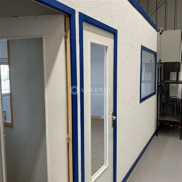 Office in  for lease - Interior Photo - Image 2 of 3