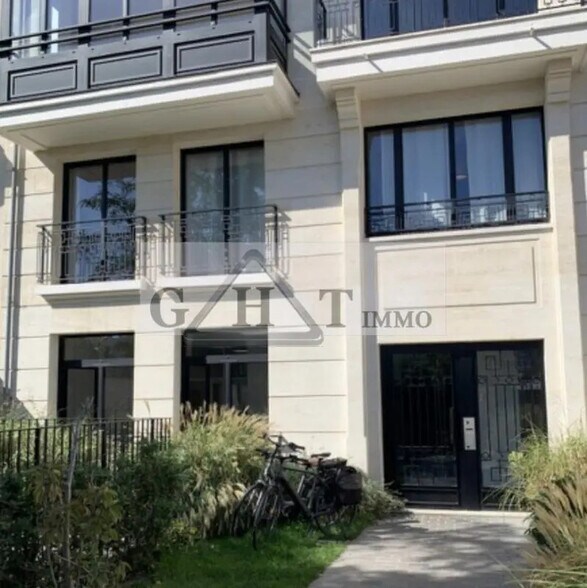 Office in Vincennes for lease - Building Photo - Image 2 of 8