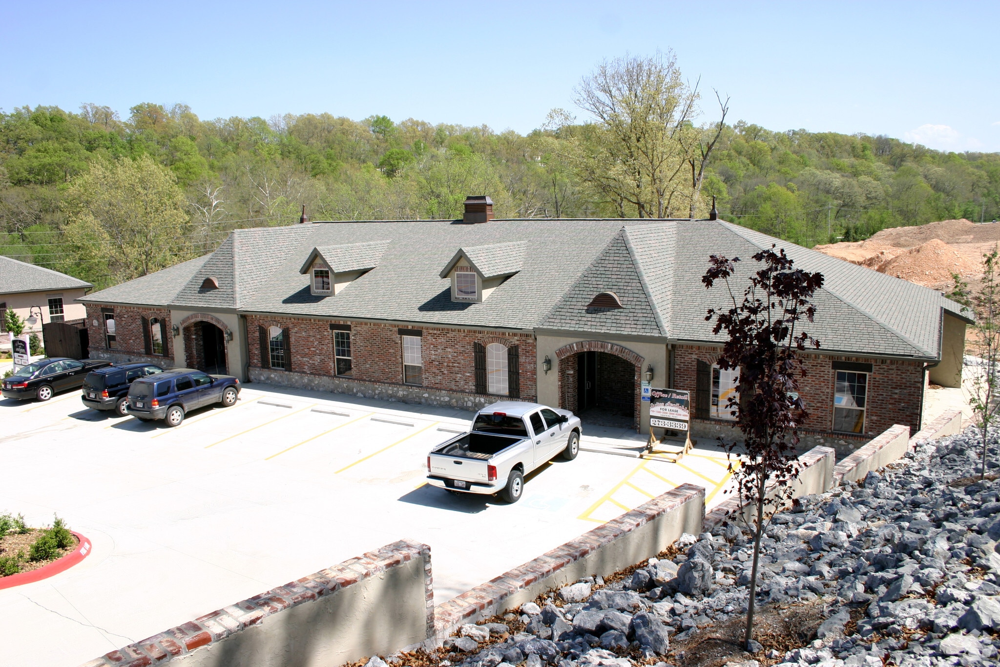 3214 NW Avignon Way, Bentonville, AR for lease Primary Photo- Image 1 of 3
