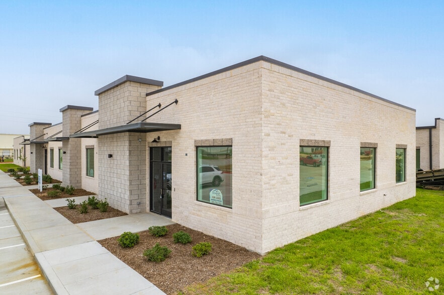 30625 Kingsland Blvd, Brookshire, TX for lease - Building Photo - Image 2 of 42