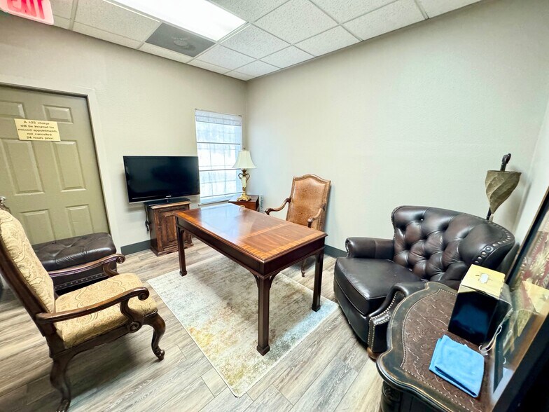 4550 Lamar Ave, Paris, TX for lease - Interior Photo - Image 3 of 52