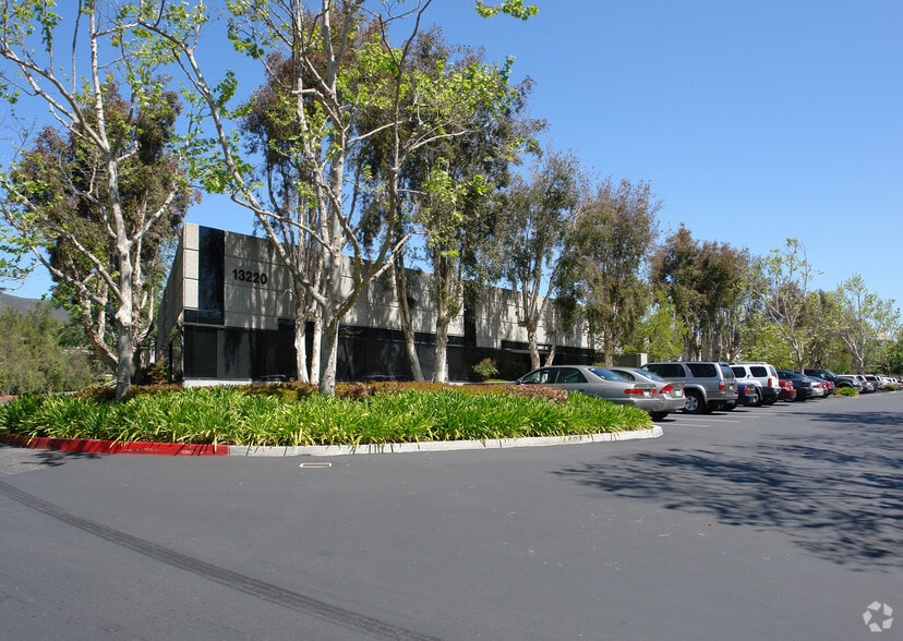 13220 Evening Creek Dr S, San Diego, CA for lease - Primary Photo - Image 1 of 2