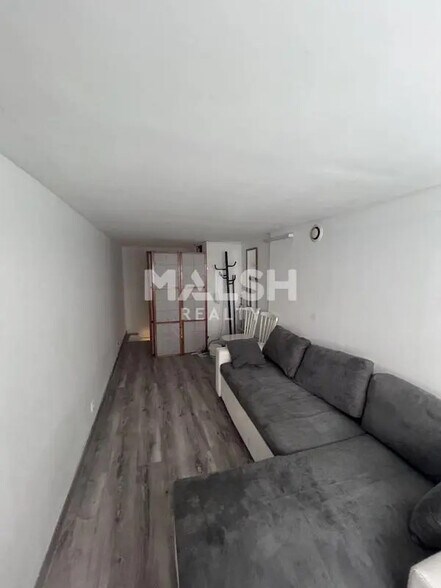 Retail in Lyon for lease - Interior Photo - Image 3 of 4