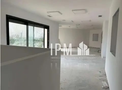 Retail in LANÇON-PROVENCE for lease - Interior Photo - Image 3 of 4