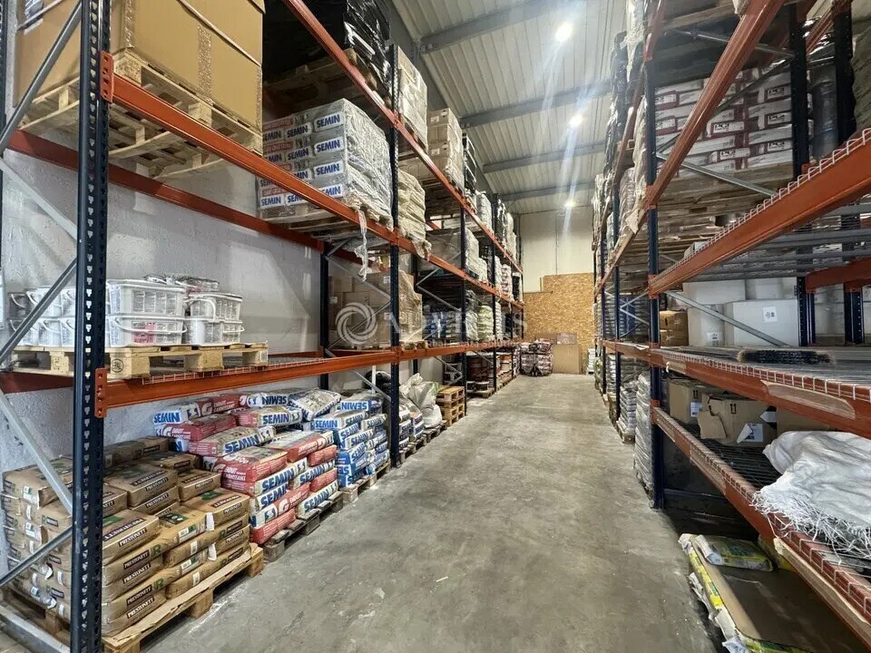 Flex in Stains for lease Building Photo- Image 1 of 10