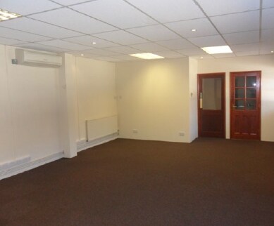 Sandhawes Hl, East Grinstead for lease - Interior Photo - Image 2 of 3