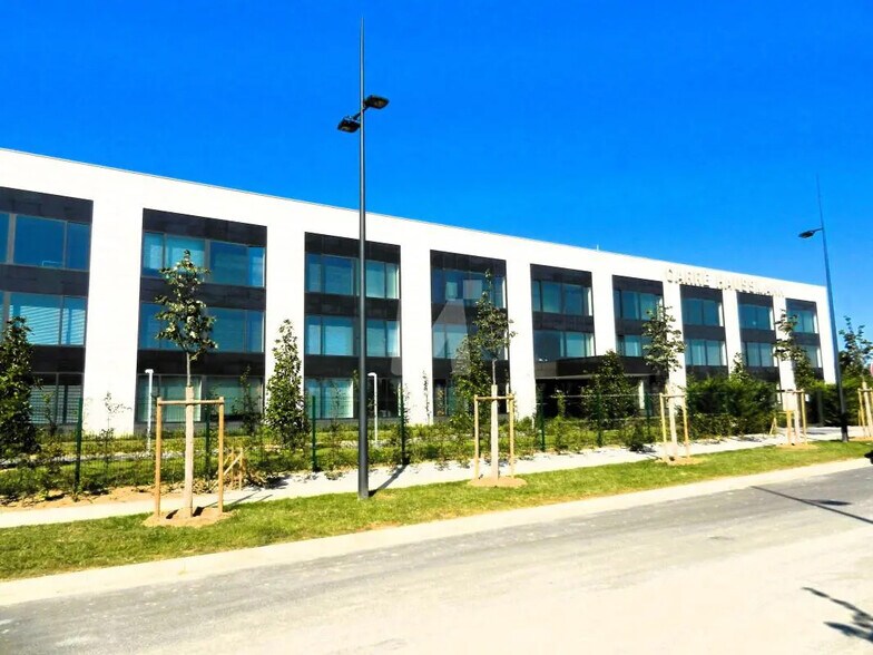 Office in Lieusaint for lease - Building Photo - Image 3 of 9