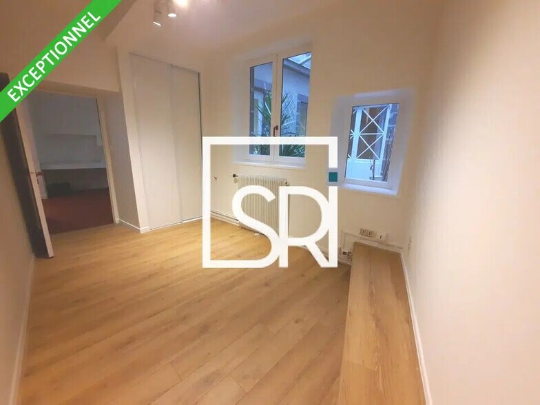 Office in Riom for lease - Building Photo - Image 2 of 12