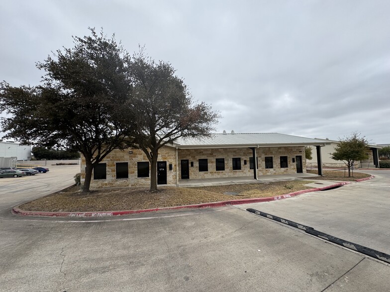 1011 S Heatherwilde Blvd, Pflugerville, TX for lease - Building Photo - Image 1 of 5